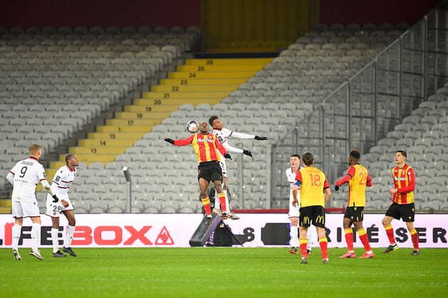 28 HICHAM BOUDAOUI (NICE) - 10 GAEL KAKUTA (LENS) FOOTBALL : Lens vs Nice - Ligue 1 Uber Eats - 23 01 2021 FEP Panoramic 
