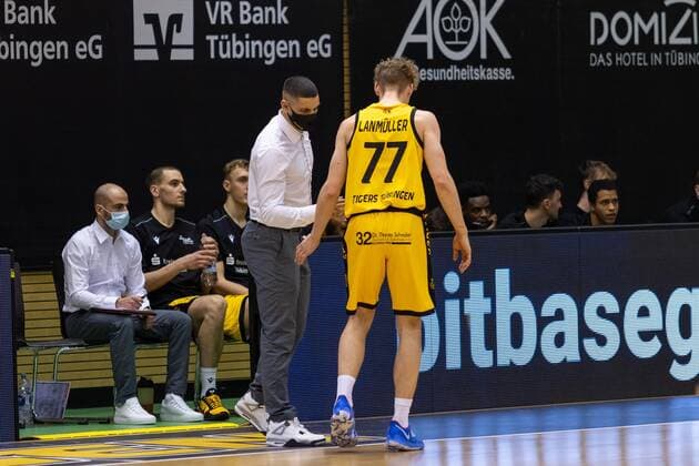 Hussain Dassouki (Tigers Tübingen, Assistant Coach) Timo Lanmüller (Tigers Tübingen, 77)¨¨¨Tigers Tübingen vs. Eisbären Bremerhaven, 2. Basketball, Bundesliga, Pro A, Barmer 2 Basketball, Spieltag 17, Spielzeit 2020 2021, 23.01.2021, ¨¨ Tigers Tübingen - Eisbären Bremerhaven, Basketball, 2. Bundesliga, Barmer 2 Basketball, Spieltag 17, Spielzeit 2020 2021, 23.01.2021 Rottenburg am Neckar Copyright: xNinaxSander xEibnerxPressefotoxIx EP_NSR