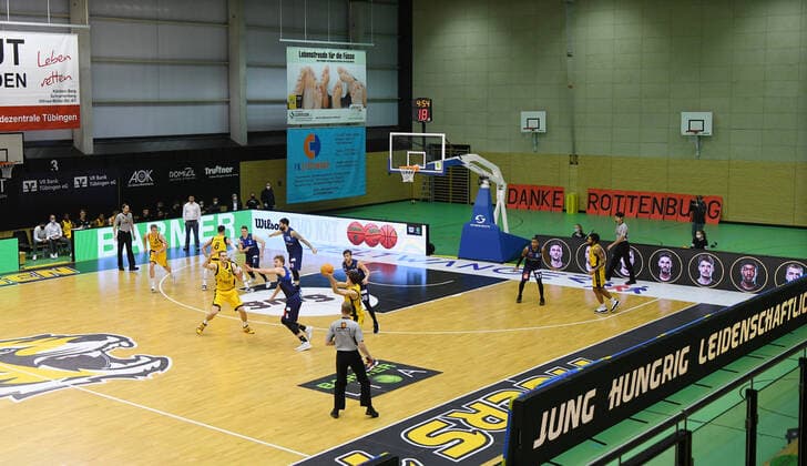 Basketball 2. Bundesliga 2020 2021 17. Spieltag in Rottenburg in der Volksbank Arena 23.01.2021 Tigers Tuebingen - Eisbaeren Bremerhaven Innenansicht Volksbank Arena, Danke Rottenburg