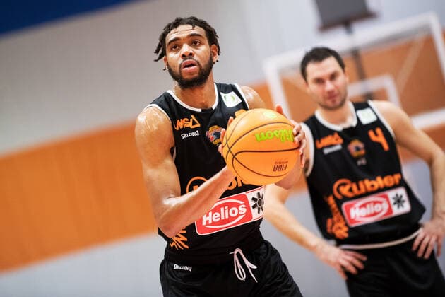 BARMER 2. Basketball Bundesliga ProA Saison 2020 2021 Spieltag 17 am 23.1.2021 Science City Jena vs wiha Panthers Schwenningen Courtney Jahlil Stockard (Schwenningen) beim Freiwurf Sparkassen Arena Jena
