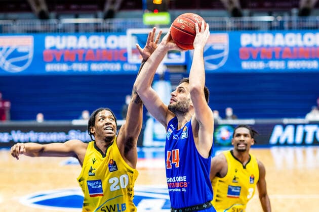 Benedikt Turudic ( 44 Symtainics MBC), Desi Rodriguez ( 20 MHP Riesen Ludwigsburg) waehrend der Begegnung Saison 2020-2021 (Herren) in der EasyCredit Bundesliga zwischen Syntainics MBC und MHP Riesen Ludwigsburg in der Stadthalle Weissenfels am 23. January 2021 in Weissenfels, Sachsen Anhalt, Deutschland