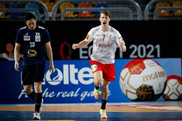 Kohei NARITA (18), Emil M. JAKOBSEN (7) during the IHF World Championship, WM, Weltmeisterschaft 2021 Egypt, Main Round, Japan vs Denmark, Cairo Stadium Hall 1, Cairo, Egypt, 23.01.2021, Copyright: xJozoxCabrajax xkolektiffx