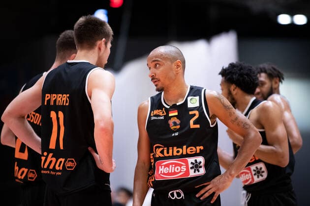 BARMER 2. Basketball Bundesliga ProA Saison 2020 2021 Spieltag 17 am 23.1.2021 Science City Jena vs wiha Panthers Schwenningen Mitte: Chris Frazier (Schwenningen) schaut enttäuscht Sparkassen Arena Jena