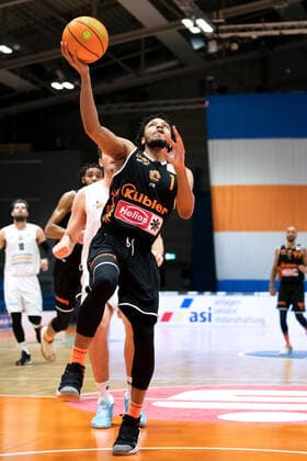 BARMER 2. Basketball Bundesliga ProA Saison 2020 2021 Spieltag 17 am 23.1.2021 Science City Jena vs wiha Panthers Schwenningen Nate Britt (Schwenningen) beim Korbleger Sparkassen Arena Jena