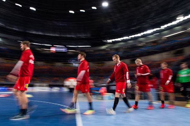 210123 Anders Zachariassen of Denmark enters the arena with team mates ahead of the 2021 IHF World Handball Championship match between Japan and Denmark on January 23, 2021 in Cairo. Photo: Mathias Bergeld BILDBYRAN COP 200 MB0105 handball handboll handball japan danmark denmark bbeng vm handball-vm handbolls-vm ihf handball World Championship, WM, Weltmeisterschaft world handball championship 2021 world championship 2021 Copyright: MATHIASxBERGELD BB210123MB093