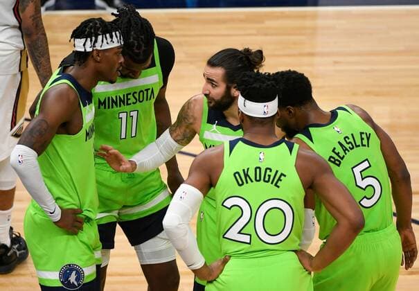 Minnesota Timberwolves guard Ricky Rubio (C) talks with his team forward Jarred Vanderbilt (L), center Naz Reid (11), forward Josh Okogie (20) an guard Malik Beasley (5) in a break in action during the first half of their NBA, Basketball Herren, USA basketball game between the New Orleans Pelicans and the Minnesota Timberwolves at Target Center in Minneapolis, Minnesota, USA, 23 January, 2021. New Orleans Pelicans - Minnesota Timberwolves !ACHTUNG: NUR REDAKTIONELLE NUTZUNG!  Copyright: xCRAIGxLASSIGx AME1066 20210124-637470613942328217
