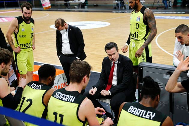 14. Spieltag der easyCredit BBL Basketball Bundesliga in der Oberfrankenhalle in Bayreuth Saison 2020-2021 Medi Bayreuth gegen FC Bayern München Raoul Korner (Medi Bayreuth) Trainer