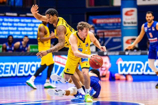Jordan Hulls ( 1 MHP Riesen Ludwigsburg), Rodriguez ( 20 MHP Riesen Ludwigsburg) waehrend der Begegnung Saison 2020-2021 (Herren) in der EasyCredit Bundesliga zwischen Syntainics MBC und MHP Riesen Ludwigsburg in der Stadthalle Weissenfels am 23. January 2021 in Weissenfels, Sachsen Anhalt, Deutschland