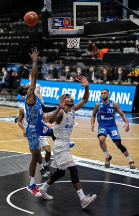 Matt Mobley (FRA), Kameron Taylor (Towers) Basketball Bundesliga, BBL easyCredit Basketball, Saison 2020 2021, 14.Spieltag 23.01.21, Hamburg, Hamburg Towers vs. FRAPORT SKYLINERS, Â