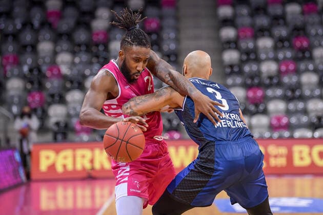 easyCredit BBL, Telekom Baskets Bonn vs. HAKRO Merlins Crailsheim, 24.01.2021 Xavier Pollard (Telekom Baskets Bonn 2), Maurice Stuckey (HAKRO Merlins Crailsheim 3), easyCredit BBL, Telekom Baskets Bonn vs. HAKRO Merlins Crailsheim am 24.01.2021 im Telekom Dome Bonn, Bonn (Nordrhein-Westfalen) Copyright: xBEAUTIFULxSPORTS Mueller-Laschetx