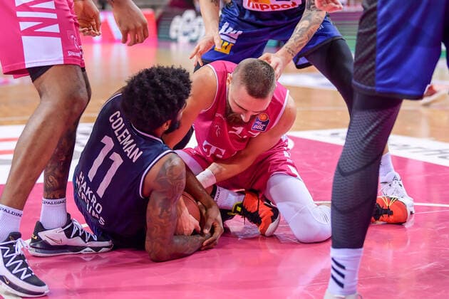 easyCredit BBL, Telekom Baskets Bonn vs. HAKRO Merlins Crailsheim, 24.01.2021 Tim Coleman (HAKRO Merlins Crailsheim 11), Deividas Gailius (Telekom Baskets Bonn 13), easyCredit BBL, Telekom Baskets Bonn vs. HAKRO Merlins Crailsheim am 24.01.2021 im Telekom Dome Bonn, Bonn (Nordrhein-Westfalen) Copyright: xBEAUTIFULxSPORTS Mueller-Laschetx