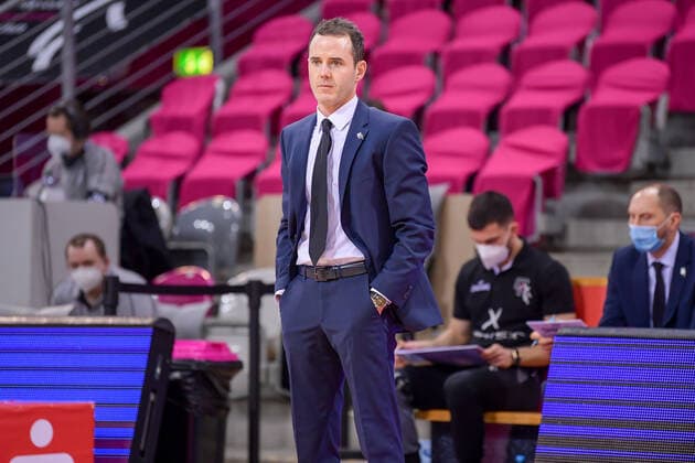 easyCredit BBL, Telekom Baskets Bonn vs. HAKRO Merlins Crailsheim, 24.01.2021 Will Voigt (Coach Telekom Baskets Bonn), easyCredit BBL, Telekom Baskets Bonn vs. HAKRO Merlins Crailsheim am 24.01.2021 im Telekom Dome Bonn, Bonn (Nordrhein-Westfalen) Copyright: xBEAUTIFULxSPORTS Mueller-Laschetx