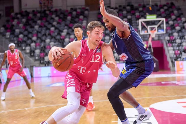 easyCredit BBL, Telekom Baskets Bonn vs. HAKRO Merlins Crailsheim, 24.01.2021 Kilian Binapfl (Telekom Baskets Bonn 12), easyCredit BBL, Telekom Baskets Bonn vs. HAKRO Merlins Crailsheim am 24.01.2021 im Telekom Dome Bonn, Bonn (Nordrhein-Westfalen) Copyright: xBEAUTIFULxSPORTS Mueller-Laschetx