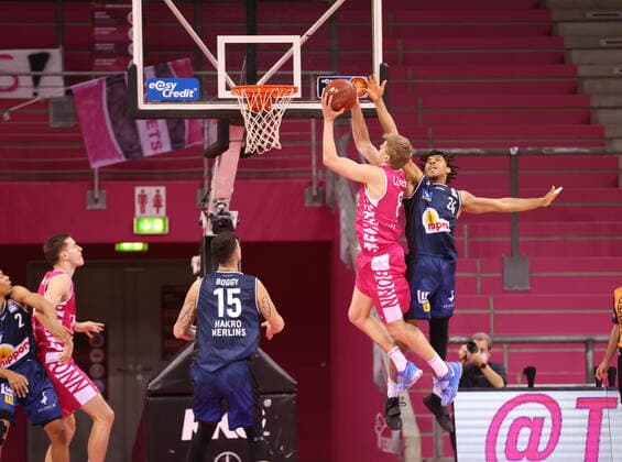 Benjamin Lischka Telekom Baskets Bonn vs. HAKRO Merlins Crailsheim easyCredit BBL 1. Bundesliga , Saison 2020 2021 , 14. Spieltag
