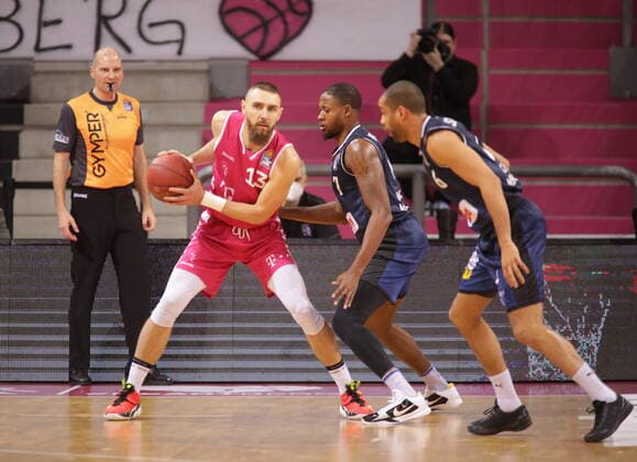Deividas Gailius Telekom Baskets Bonn vs. HAKRO Merlins Crailsheim easyCredit BBL 1. Bundesliga , Saison 2020 2021 , 14. Spieltag