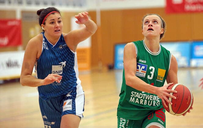 24.01.2021, xovx, Basketball Damen 1. Bundesliga, BC Pharmaserv Marburg - SNP Bascats Heidelberg v.l. Fallyn Freije (SNP BasCats USC Heidelberg), Alexandra Wilke (BC Pharmaserv Marburg) Marburg Sporthalle Georg-Gaßmann-Stadion Hessen Deutschland (DE)