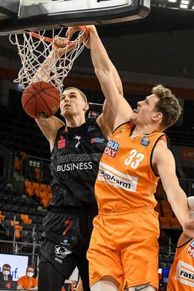 GER, BBL, ratiopharm ulm vs NINERS Chemnitz 24.01.2021, ratiopharm arena, Neu-Ulm, GER, BBL, ratiopharm ulm vs NINERS Chemnitz, im Bild Jonas Richter (Chemnitz, 7), Patrick Heckmann (Ulm, 33)