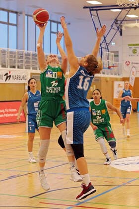 24.01.2021, xovx, Basketball Damen 1. Bundesliga, BC Pharmaserv Marburg - SNP Bascats Heidelberg v.l. Inja Butina (SNP BasCats USC Heidelberg), Hanna Crymble (BC Pharmaserv Marburg), Alica Moravcikova (SNP BasCats USC Heidelberg), Rachel Arthur (BC Pharmaserv Marburg) Marburg Sporthalle Georg-Gaßmann-Stadion Hessen Deutschland (DE)