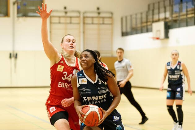 Hannover, Deutschland 24. Januar 2021: 1.BBL - Damen - 2020 2021 - TK Hannover vs. XCYDE Angels Noerdlingen v. li. im Zweikampf Hannah Brown (Hannover) und Respect Leaphar (Noerdlingen) Sporthalle Birkenstraße Niedersachsen Copyright: xFotostandx xxMattheyx