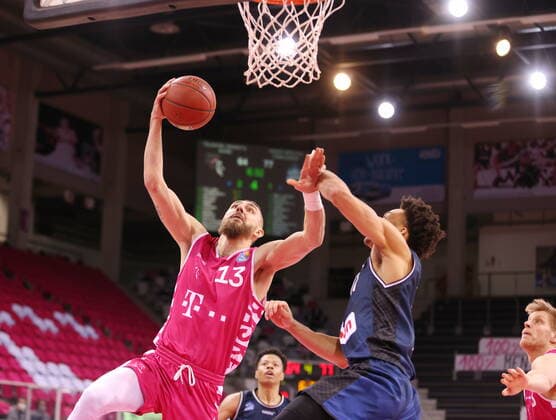 Deividas Gailius Telekom Baskets Bonn vs. HAKRO Merlins Crailsheim easyCredit BBL 1. Bundesliga , Saison 2020 2021 , 14. Spieltag