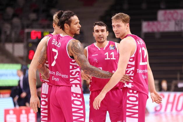 Benjamin Lischka, Chris Babb, Anthony DiLeo, Kilian Binapfl Telekom Baskets Bonn vs. HAKRO Merlins Crailsheim easyCredit BBL 1. Bundesliga , Saison 2020 2021 , 14. Spieltag