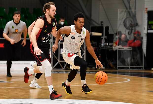 24.01.2021 - Basketball - Saison 2020 2021 - 2. Bundesliga Pro-A - 17. Spieltag: Nürnberg Falcons Basketball Club NBC - Artland Dragons Quakenbrück - - Chase Chandler Griffin (5, Artland Dragons ) Tra Holder (0, Nürnberg Falcons BC NBC )