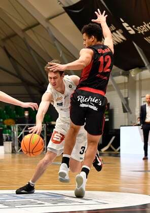 24.01.2021 - Basketball - Saison 2020 2021 - 2. Bundesliga Pro-A - 17. Spieltag: Nürnberg Falcons Basketball Club NBC - Artland Dragons Quakenbrück - - Jackson Ross Kent (34, Nürnberg Falcons BC NBC ) Leon Iduma Okpara (12, Artland Dragons )
