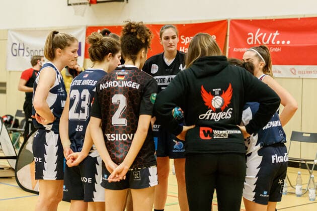 Hannover, Deutschland 24. Januar 2021: 1.BBL - Damen - 2020 2021 - TK Hannover vs. XCYDE Angels Noerdlingen Die Mannschaft von Noerdlingen steht in einem Kreis nach der Niederlage. Sporthalle Birkenstraße Niedersachsen Copyright: xFotostandx xxMattheyx