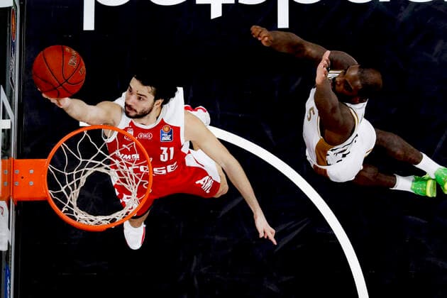 links Michele Vitali (Brose Bamberg, 31) rechts 05 Bryon Allen (Basketball Löwen Braunschweig) Brose Bamberg - Basketball Löwen Braunschweig - easyCredit-BBL - Basketball Bundesliga - Basketball Saison 2020 21 - 14. Spieltag, 24.01.2021 Bamberg, Brose Arena ASV-Autoren-Nummer: 4026335 Copyright: DanielxLöb