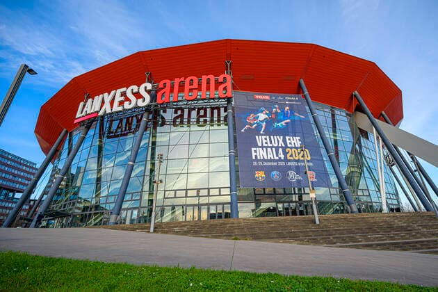Koeln, Deutschland 29. Dezember 2020: Handball CL Final4 19 20 - Finale - THW Kiel vs. FC Barcelona, Barca Lanxess Arena Aussenansicht mit EHF Banner Koeln Lanxess Arena Nordrhein-Westfalen Deutschland