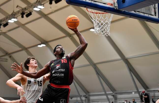 24.01.2021 - Basketball - Saison 2020 2021 - 2. Bundesliga Pro-A - 17. Spieltag: Nürnberg Falcons Basketball Club NBC - Artland Dragons Quakenbrück - - Fynn Fischer (15, Nürnberg Falcons BC NBC ) Quadir Hassan Welton (15, Artland Dragons , rechts )