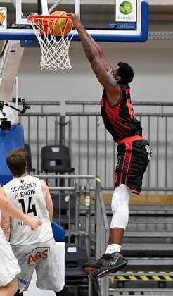 24.01.2021 - Basketball - Saison 2020 2021 - 2. Bundesliga Pro-A - 17. Spieltag: Nürnberg Falcons Basketball Club NBC - Artland Dragons Quakenbrück - - Quadir Hassan Welton (15, Artland Dragons ) Dunking Dunk