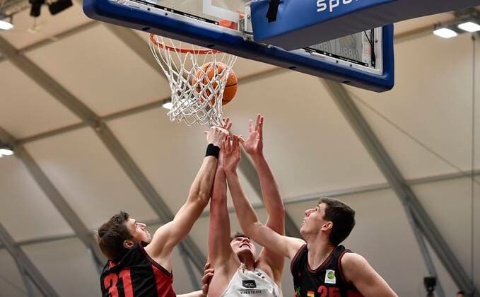 24.01.2021 - Basketball - Saison 2020 2021 - 2. Bundesliga Pro-A - 17. Spieltag: Nürnberg Falcons Basketball Club NBC - Artland Dragons Quakenbrück - - Robert Oehle (31, Artland Dragons ) Jonathan Maier (13, Nürnberg Falcons BC NBC ) Jacob Knauf (25, Artland Dragons )