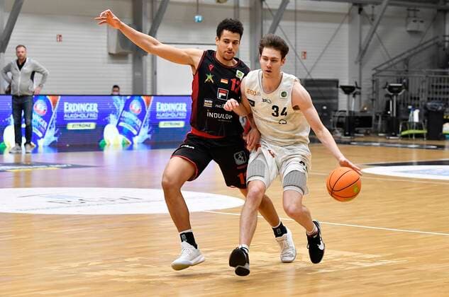 24.01.2021 - Basketball - Saison 2020 2021 - 2. Bundesliga Pro-A - 17. Spieltag: Nürnberg Falcons Basketball Club NBC - Artland Dragons Quakenbrück - - Leon Iduma Okpara (12, Artland Dragons ) Jackson Ross Kent (34, Nürnberg Falcons BC NBC )