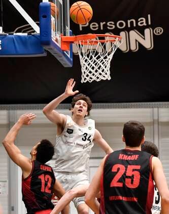 24.01.2021 - Basketball - Saison 2020 2021 - 2. Bundesliga Pro-A - 17. Spieltag: Nürnberg Falcons Basketball Club NBC - Artland Dragons Quakenbrück - - Leon Iduma Okpara (12, Artland Dragons ) Jackson Ross Kent (34, Nürnberg Falcons BC NBC )