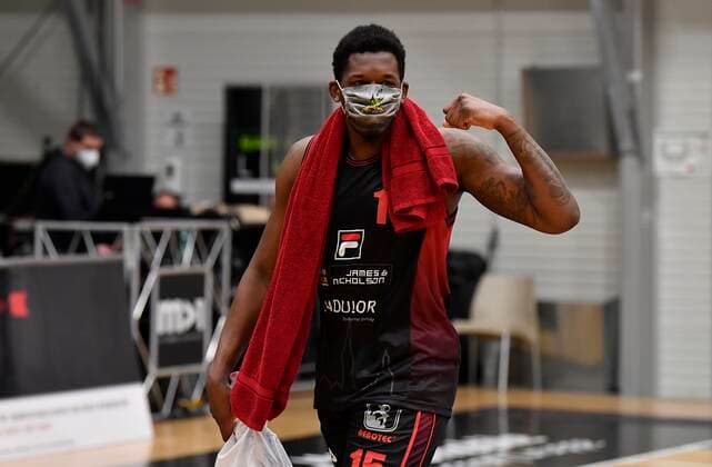 24.01.2021 - Basketball - Saison 2020 2021 - 2. Bundesliga Pro-A - 17. Spieltag: Nürnberg Falcons Basketball Club NBC - Artland Dragons Quakenbrück - - Quadir Hassan Welton (15, Artland Dragons ) ballt Faust Fäuste - Jubel Freude Sieger Gewinner Siegerpose