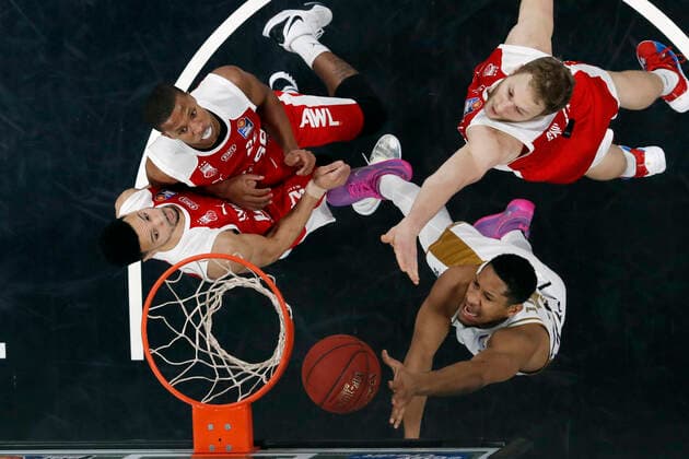 rechts unten 35 Karim Jallow (Basketball Löwen Braunschweig) vlnr Dominic Lockhart (Brose Bamberg, 03) Devon Hall (Brose Bamberg, 22) Christian Sengfelder (Brose Bamberg, 43) Brose Bamberg - Basketball Löwen Braunschweig - easyCredit-BBL - Basketball Bundesliga - Basketball Saison 2020 21 - 14. Spieltag, 24.01.2021 Bamberg, Brose Arena ASV-Autoren-Nummer: 4026335 Copyright: DanielxLöb