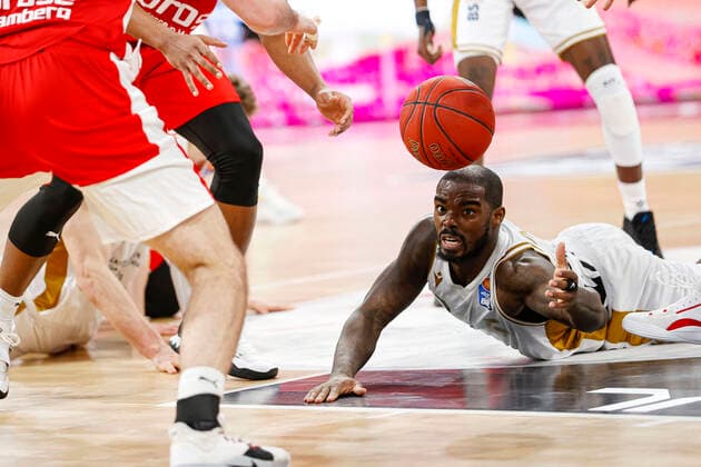 rechts 05 Bryon Allen (Basketball Löwen Braunschweig) Brose Bamberg - Basketball Löwen Braunschweig - easyCredit-BBL - Basketball Bundesliga - Basketball Saison 2020 21 - 14. Spieltag, 24.01.2021 Bamberg, Brose Arena ASV-Autoren-Nummer: 4026335 Copyright: DanielxLöb