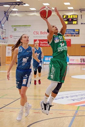 24.01.2021, xovx, Basketball Damen 1. Bundesliga, BC Pharmaserv Marburg - SNP Bascats Heidelberg v.l. Britta Daub (SNP BasCats USC Heidelberg), Rachel Arthur (BC Pharmaserv Marburg) Marburg Sporthalle Georg-Gaßmann-Stadion Hessen Deutschland (DE)