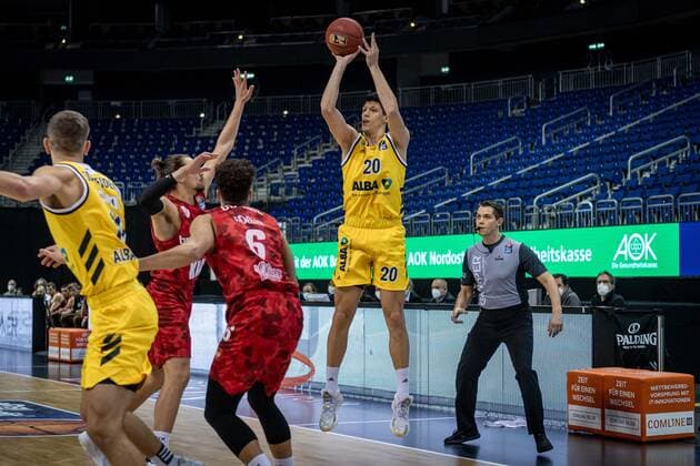 Basketball Berlin 24.01.2021 Saison 2020 2021 BBL easyCredit-BBL Alba Berlin vs s.Oliver Würzburg Simone Fontecchio (Alba Berlin, No.20)