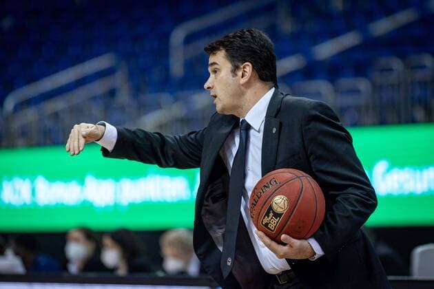 Basketball Berlin 24.01.2021 Saison 2020 2021 BBL easyCredit-BBL Alba Berlin vs s.Oliver Würzburg Israel Gonzalez (Alba Berlin, Assistenztrainer)