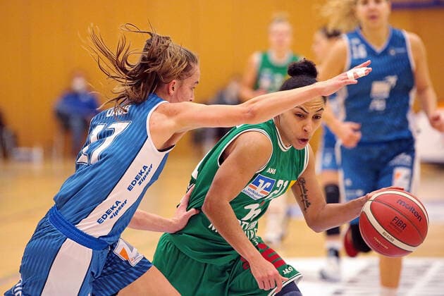 24.01.2021, xovx, Basketball Damen 1. Bundesliga, BC Pharmaserv Marburg - SNP Bascats Heidelberg v.l. Britta Daub (SNP BasCats USC Heidelberg), Rachel Arthur (BC Pharmaserv Marburg) Marburg Sporthalle Georg-Gaßmann-Stadion Hessen Deutschland (DE)