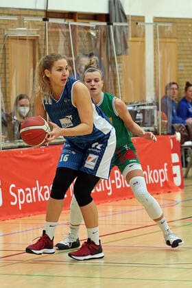 24.01.2021, xovx, Basketball Damen 1. Bundesliga, BC Pharmaserv Marburg - SNP Bascats Heidelberg v.l. Alica Moravcikova (SNP BasCats USC Heidelberg), Alexandra Wilke (BC Pharmaserv Marburg) Marburg Sporthalle Georg-Gaßmann-Stadion Hessen Deutschland (DE)