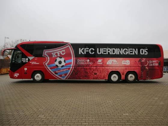Mannschaftsbus mit Vereinsemblem KFC Uerdingen DFB 3.Liga Saison 2020-21