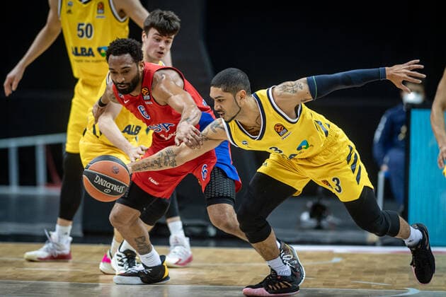 Basketball Berlin 27.01.2021 Saison 2020 2021 Euroleague Regualar Season Alba Berlin vs ZSKA Moskau Peyton Siva (Alba Berlin, No.03) Darrun Hilliard (Moskau, No.06)