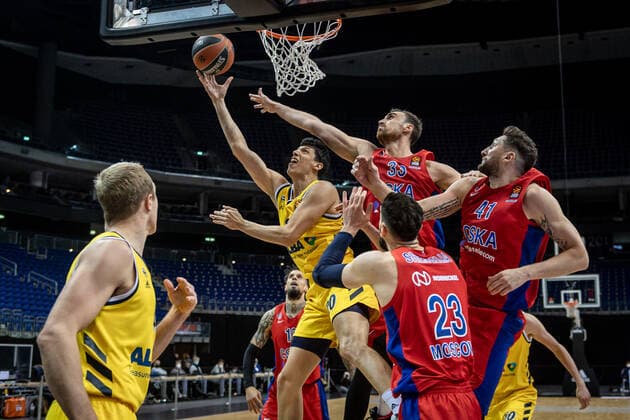 Sport Bilder des Tages Basketball Berlin 27.01.2021 Saison 2020 2021 Euroleague Regualar Season Alba Berlin vs ZSKA Moskau Simone Fontecchio (Alba Berlin, No.20) Nikola Milutinov (Moskau, No.33) Tornike Shengelia (Moskau, No.23) Nikita Kurbanov (Moskau, No.41) Luke Sikma (Alba Berlin, No.43) li.