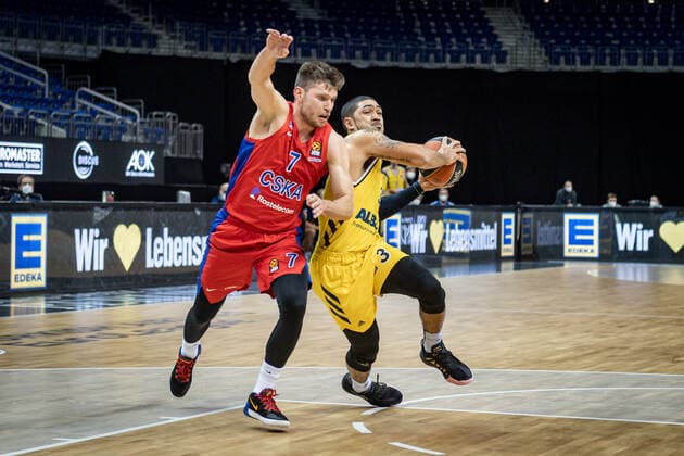 Basketball Berlin 27.01.2021 Saison 2020 2021 Euroleague Regualar Season Alba Berlin vs ZSKA Moskau Peyton Siva (Alba Berlin, No.03) Ivan Ukhov (Moskau, No.07)