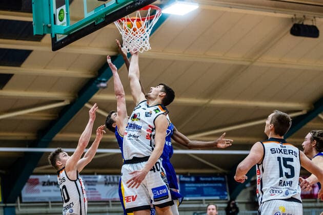 Sandro Antunovic ( 1 BSW Sixers) waehrend der Saison 2020-21 (Herren) in der Barmer Bundesliga ProB zwischen BSW Sixers und EN Baskets Schwelm in der Ballsporthalle Sandersdorf am 27. January 2021 in Sandersdorf, Sachsen Anhalt, Deutschland