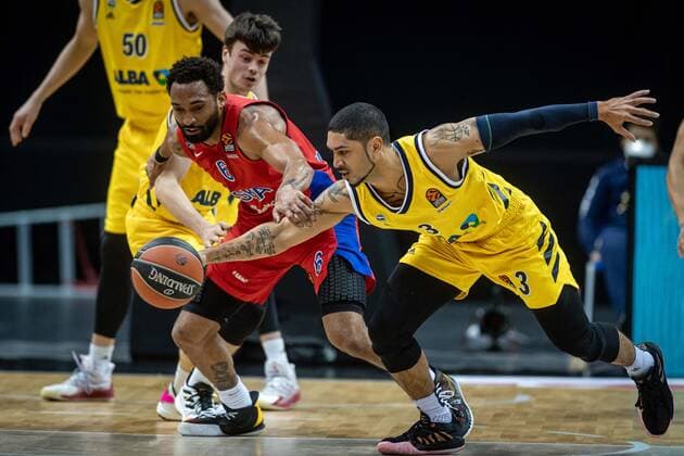 Basketball Berlin 27.01.2021 Saison 2020 2021 Euroleague Regular Season Alba Berlin vs ZSKA Moskau Peyton Siva (Alba Berlin, No.03) Darrun Hilliard (Moskau, No.06)