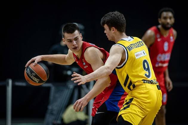 Basketball Berlin 27.01.2021 Saison 2020 2021 Euroleague Regular Season Alba Berlin vs ZSKA Moskau Alexander Khomenko (Moskau, No.04) Jonas Mattisseck (Alba Berlin, No.09)